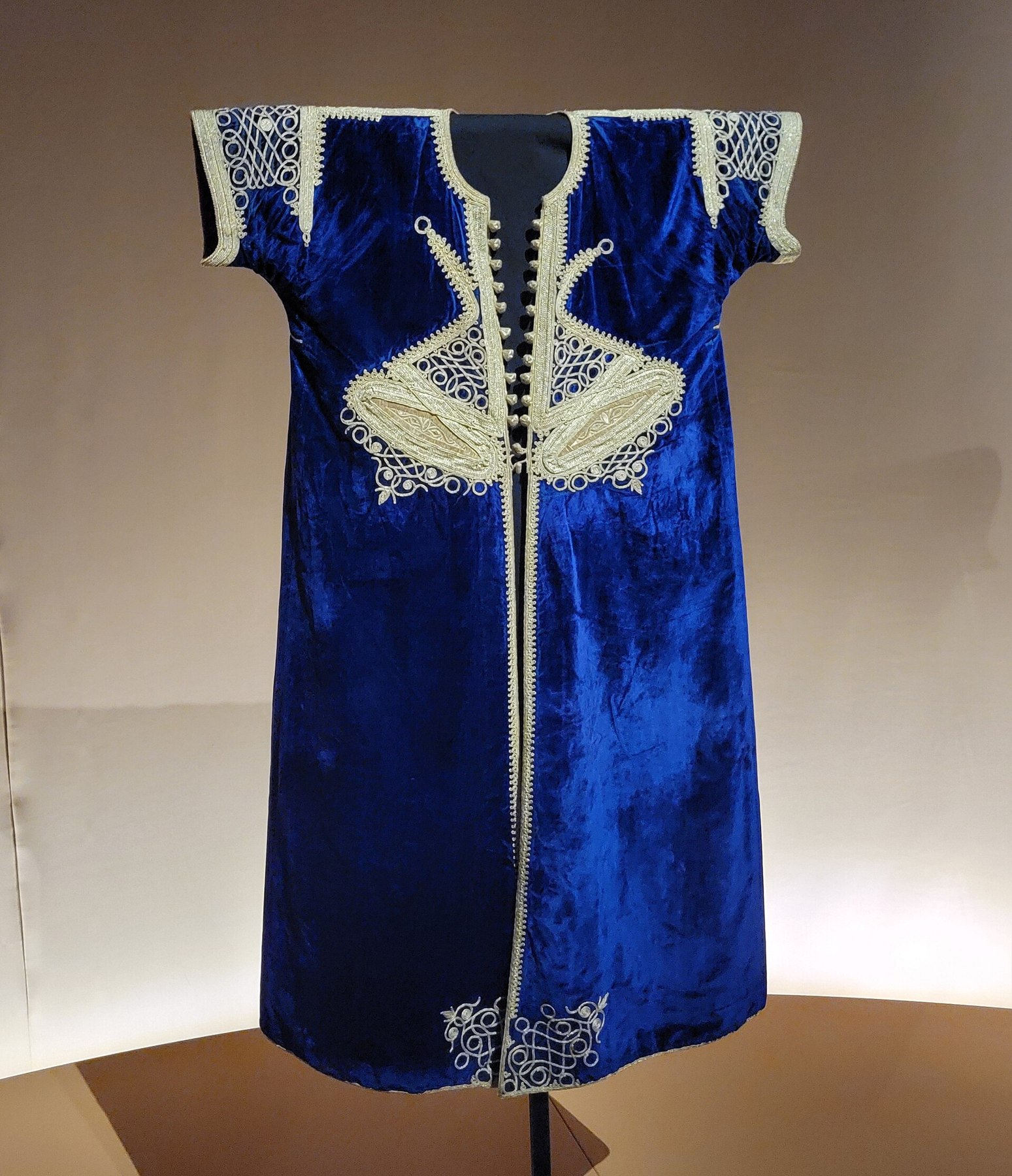 Caftan algérien conservé au musée du quai Branly.