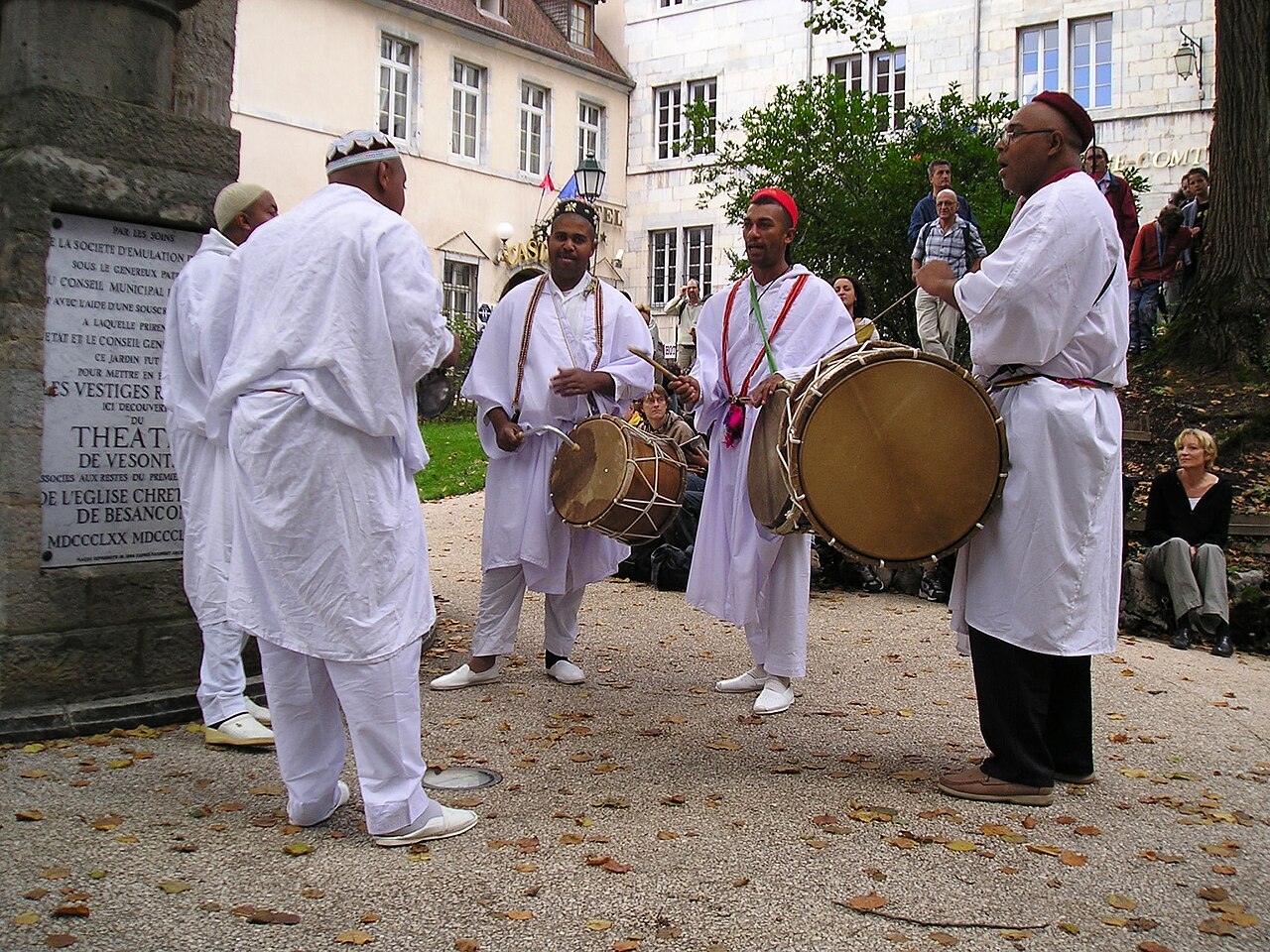 Musiciens de diwan de Biskra en représentation.