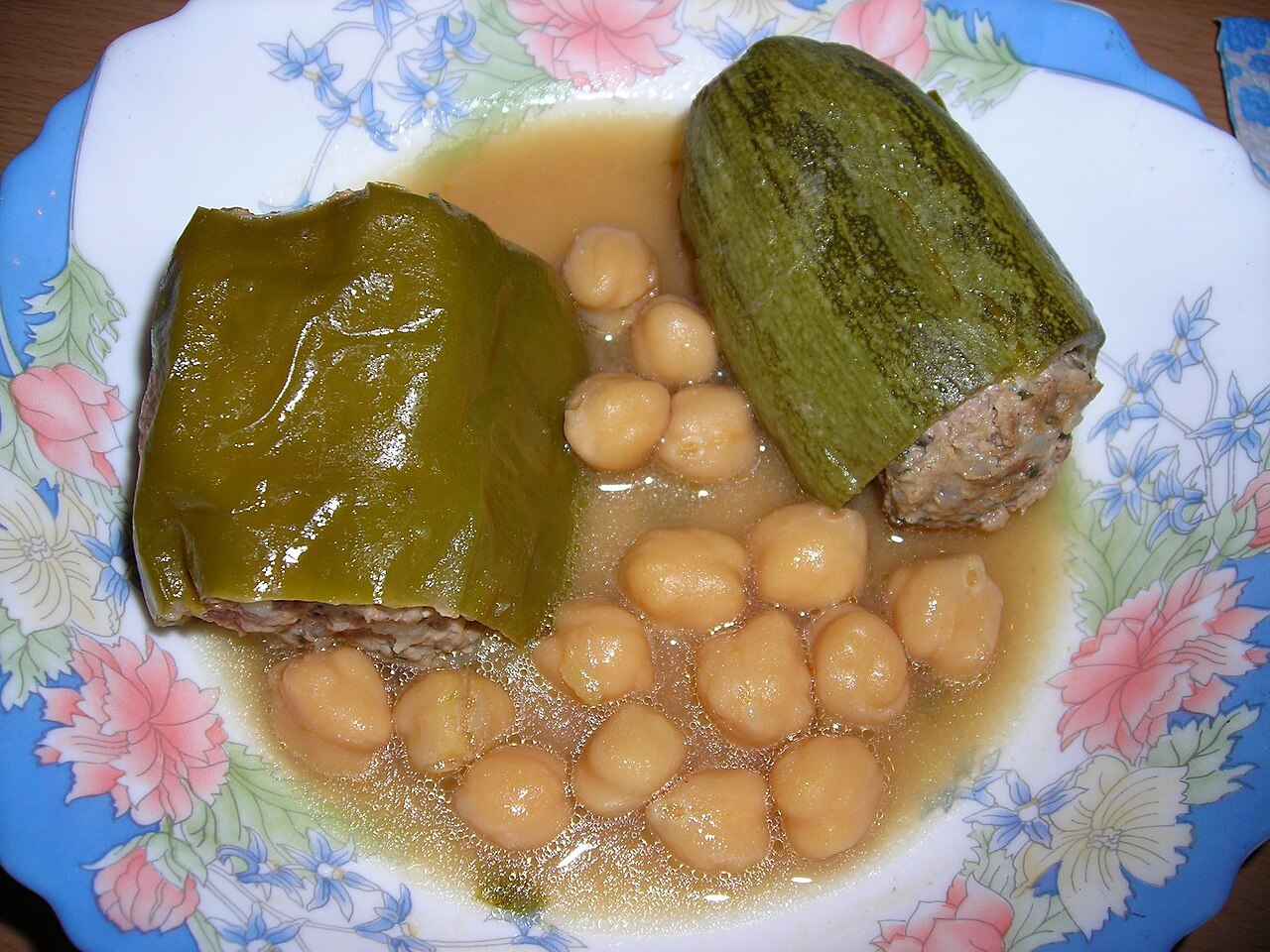 Dolma : poivrons et courgettes farcis.
