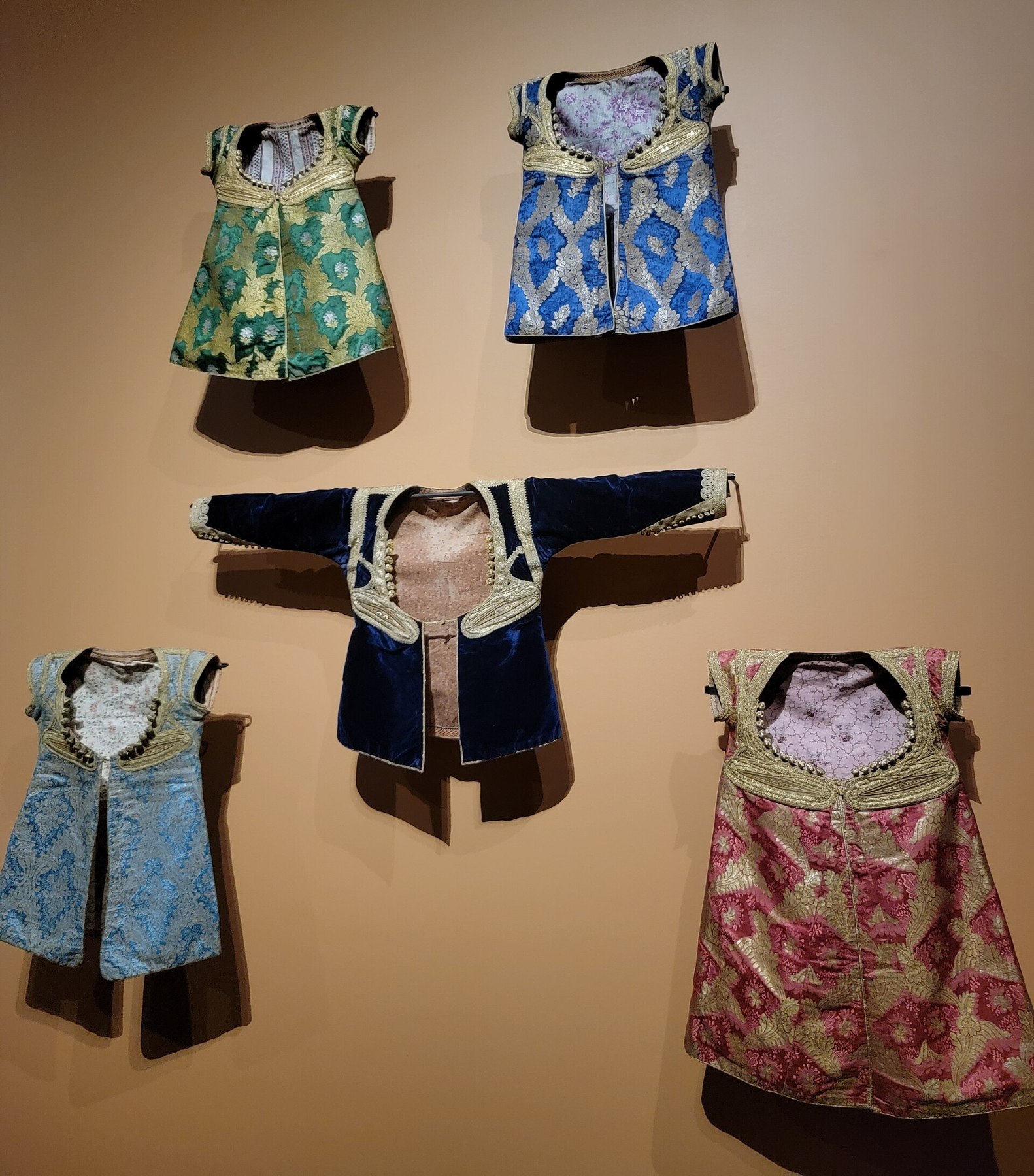 Ghlilas algériennes du XIXe siècle, collections du musée du quai Branly.