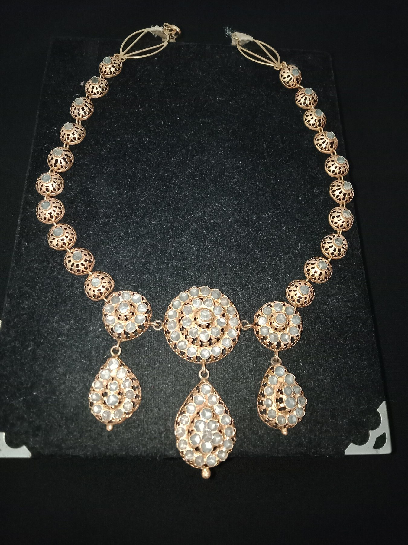 Khit errouh, parure frontale algérienne.