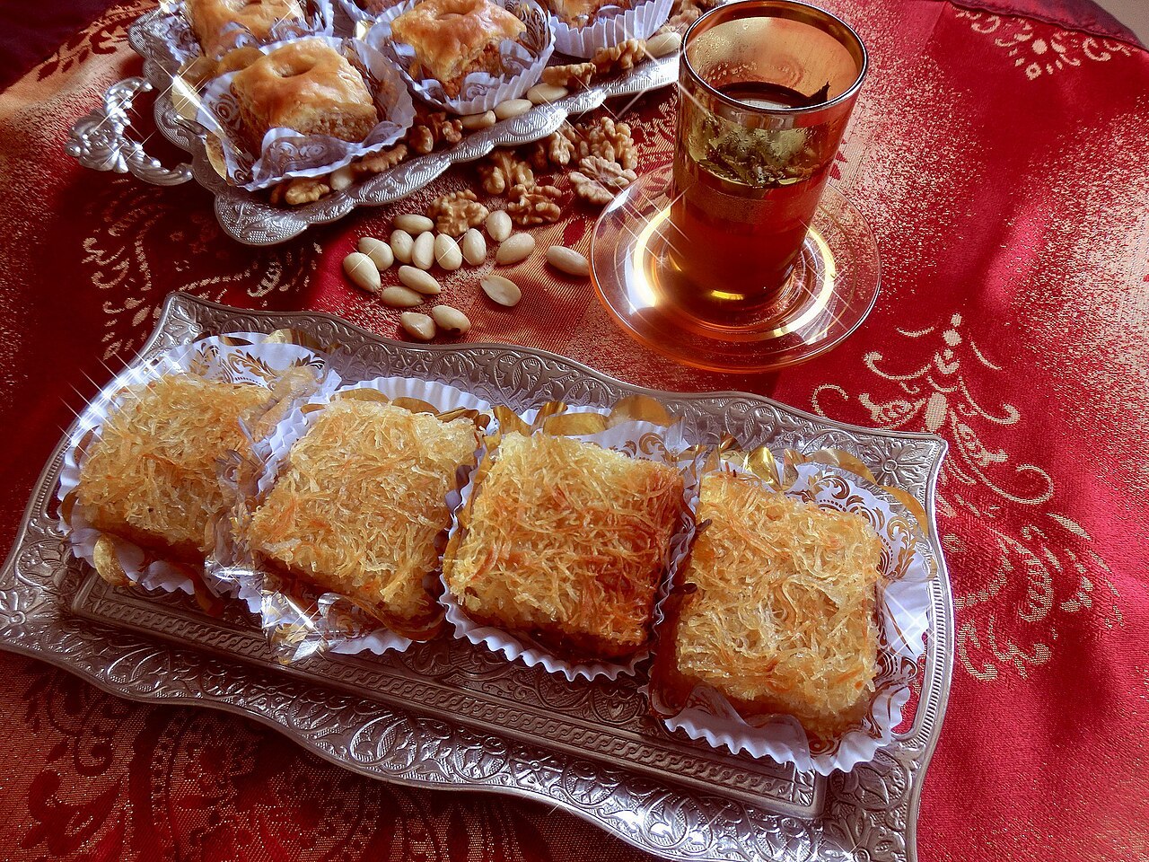 Ktayef algériens, filaments de pâte et garniture