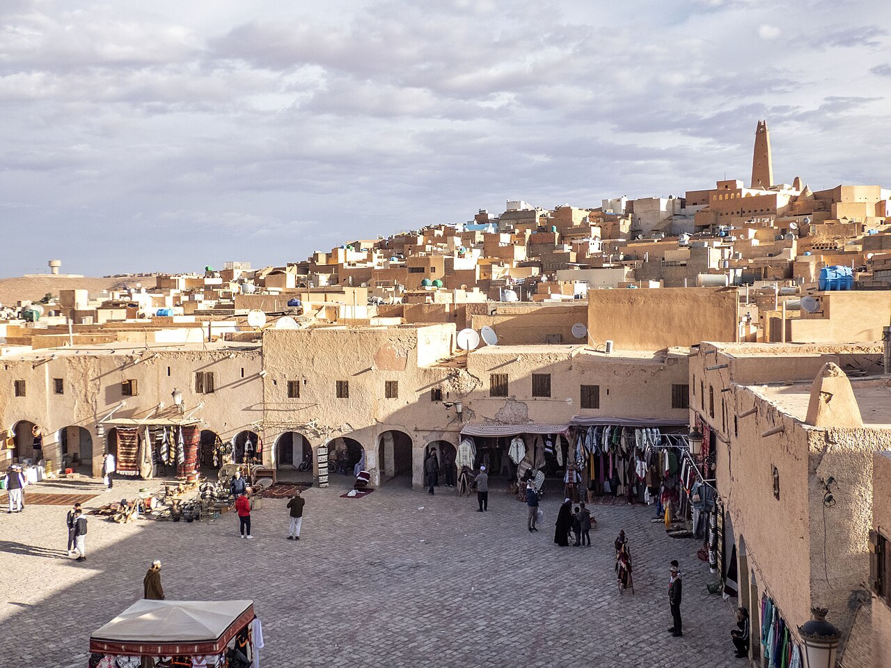 Le ksar de Ghardaïa vu depuis la place du marché.