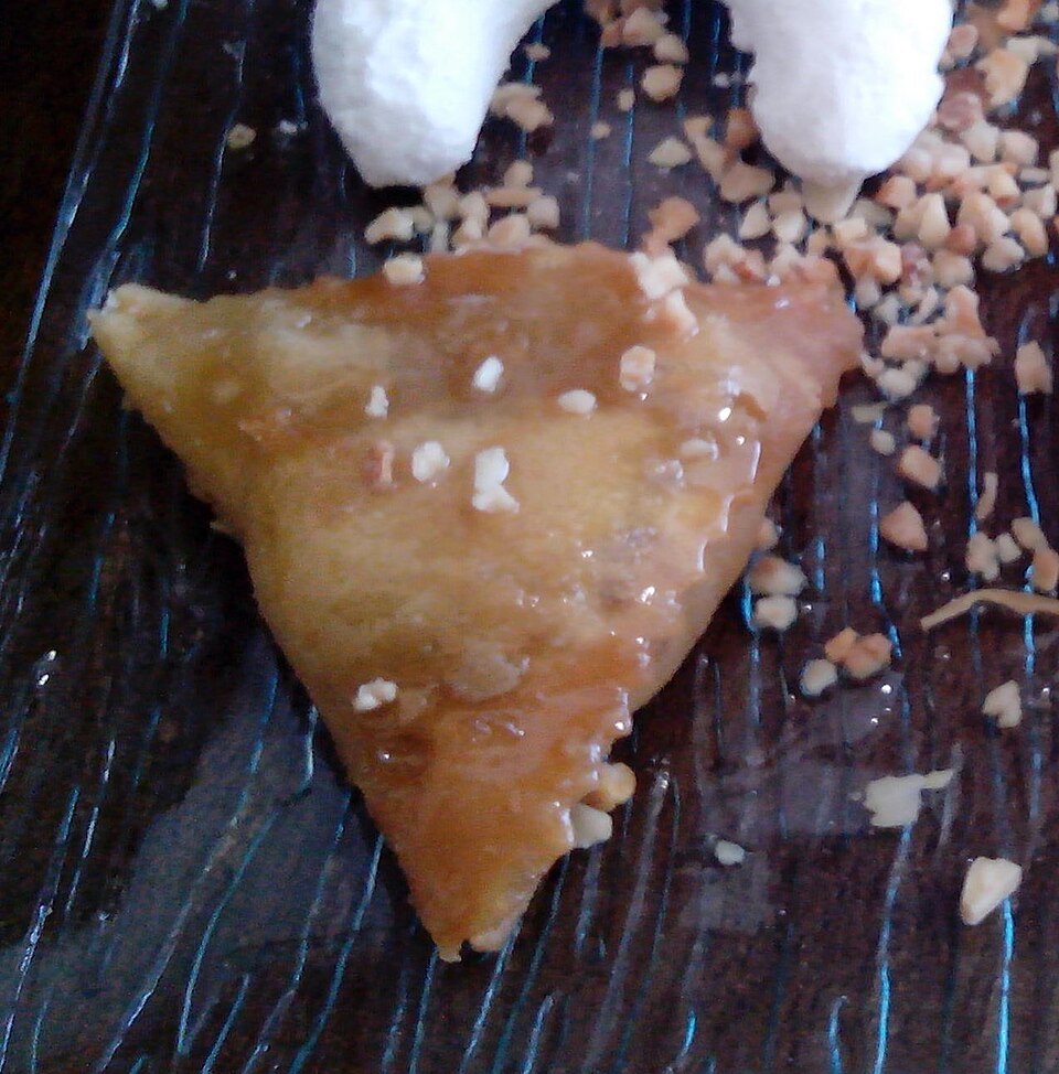 Samsa : pâtisseries triangulaires aux fruits secs.