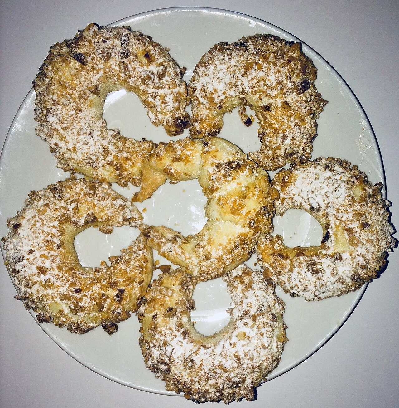 Tcharek el ariane en forme de croissant.